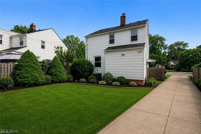 7906 Kenton Avenue, Parma, OH 44129