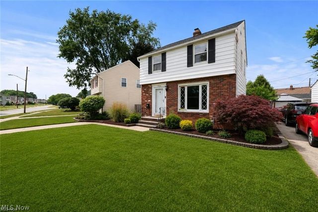 7906 Kenton Avenue, Parma, OH 44129