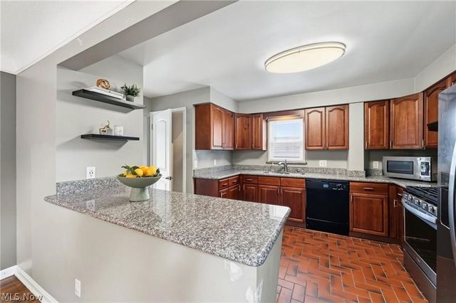 7906 Kenton Avenue, Parma, OH 44129