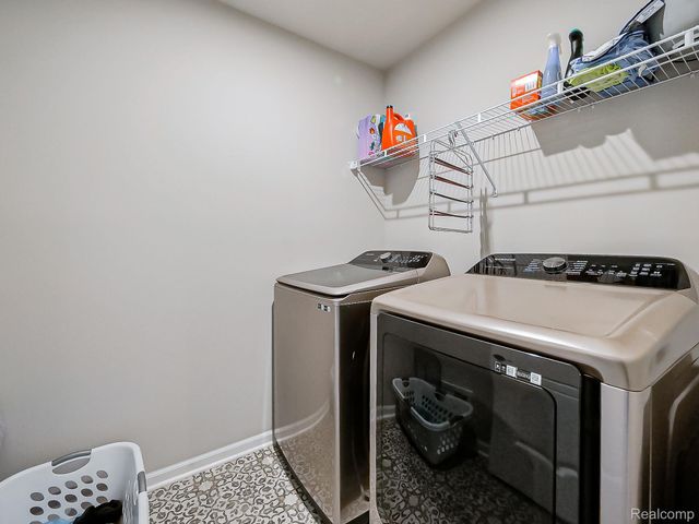 6040 FIELDSTONE Circle, South Lyon, MI 48178