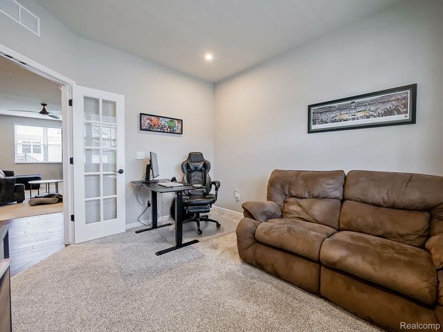 6040 FIELDSTONE Circle, South Lyon, MI 48178