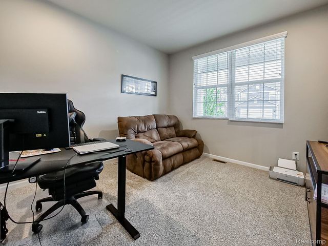 6040 FIELDSTONE Circle, South Lyon, MI 48178