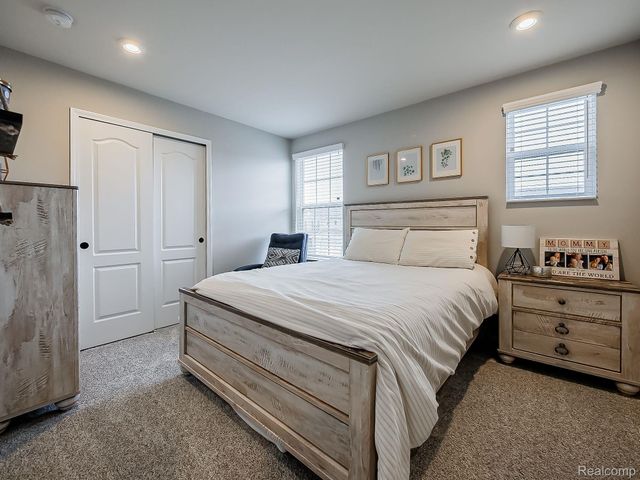 6040 FIELDSTONE Circle, South Lyon, MI 48178