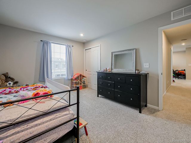 6040 FIELDSTONE Circle, South Lyon, MI 48178