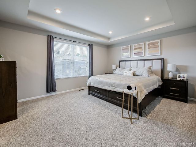 6040 FIELDSTONE Circle, South Lyon, MI 48178