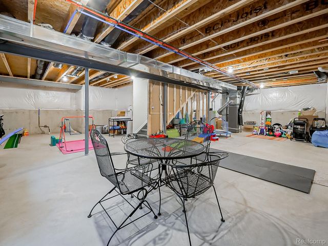 6040 FIELDSTONE Circle, South Lyon, MI 48178