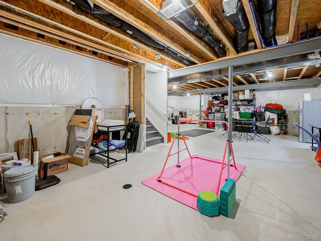 6040 FIELDSTONE Circle, South Lyon, MI 48178