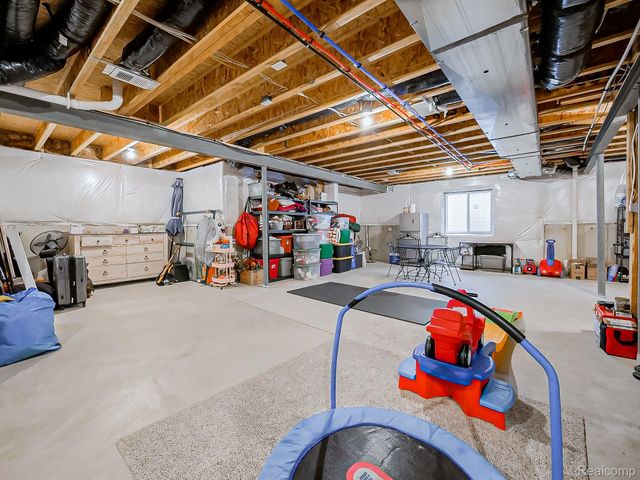 6040 FIELDSTONE Circle, South Lyon, MI 48178