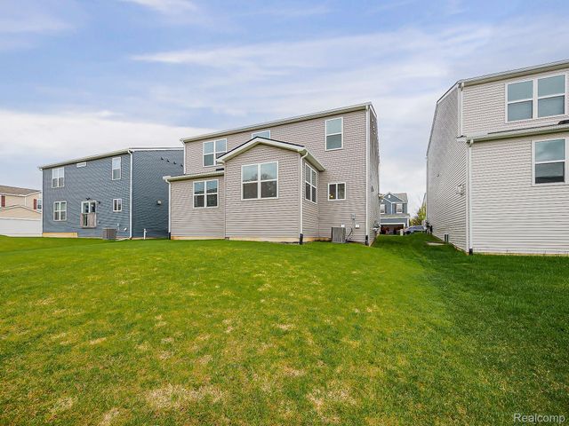 6040 FIELDSTONE Circle, South Lyon, MI 48178