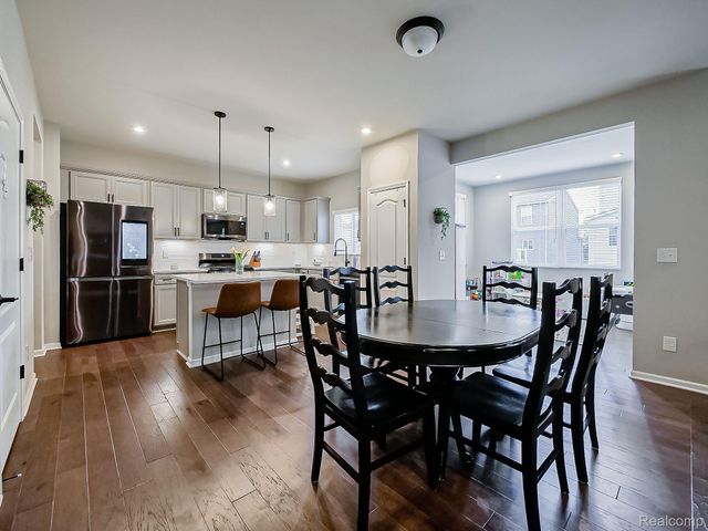 6040 FIELDSTONE Circle, South Lyon, MI 48178