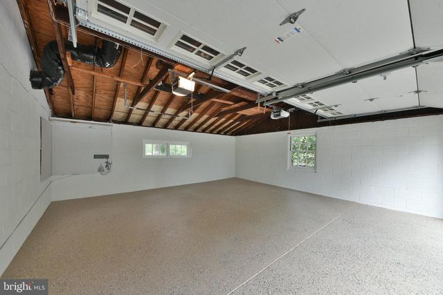 6113 W MILL RD, Flourtown, PA 19031