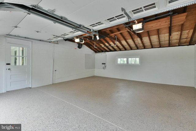 6113 W MILL RD, Flourtown, PA 19031