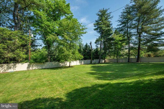 6113 W MILL RD, Flourtown, PA 19031