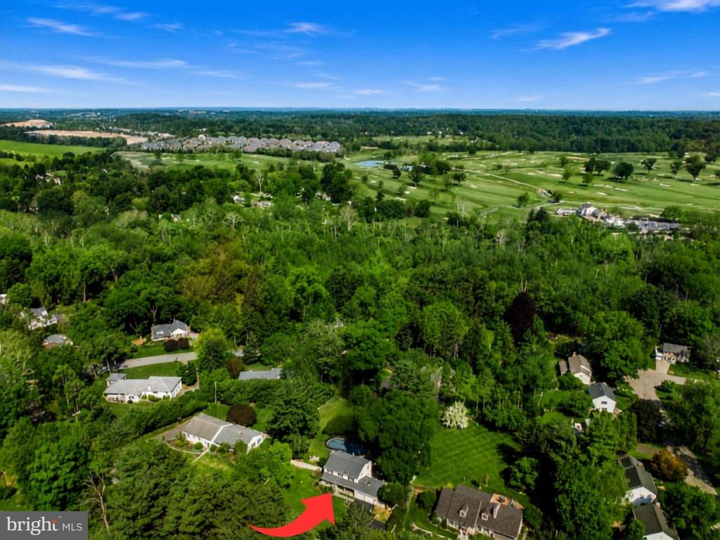 6113 W MILL RD, Flourtown, PA 19031