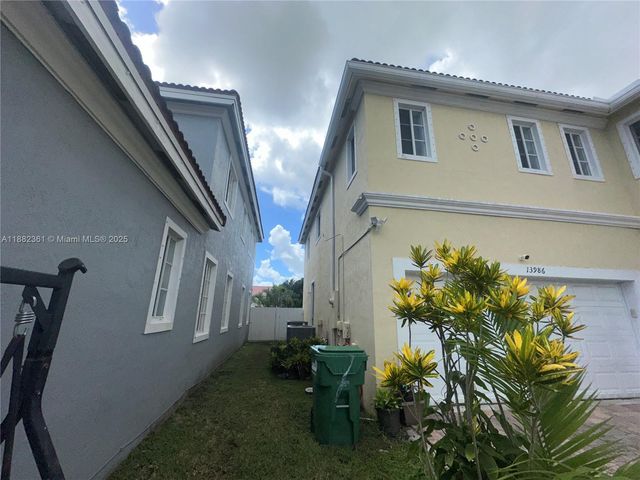 13986 SW 276th Way, Homestead, FL 33032