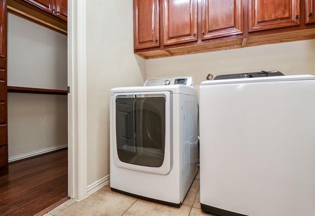 2114 Ascot Ln, Sugar Land, TX 77479