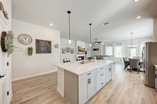 210 Mangold DR, Hutto, TX 78634