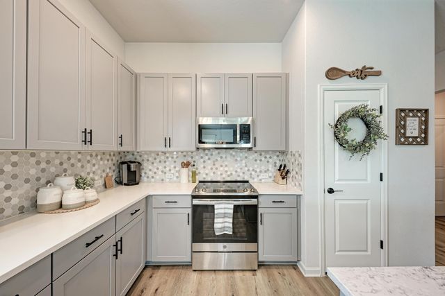 210 Mangold DR, Hutto, TX 78634