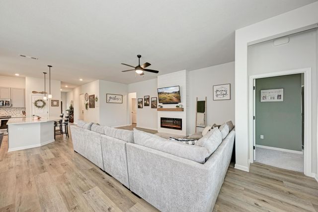 210 Mangold DR, Hutto, TX 78634