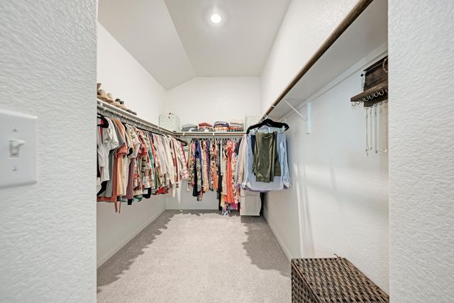 210 Mangold DR, Hutto, TX 78634