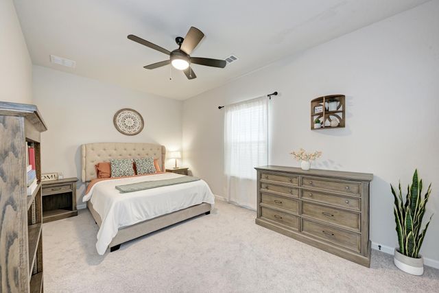 210 Mangold DR, Hutto, TX 78634