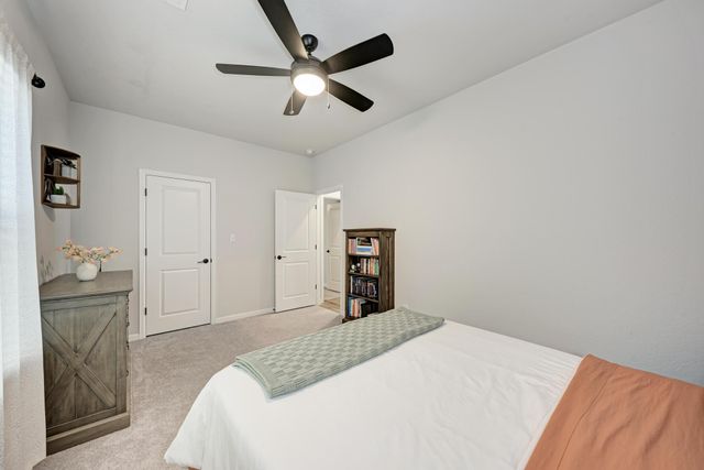 210 Mangold DR, Hutto, TX 78634