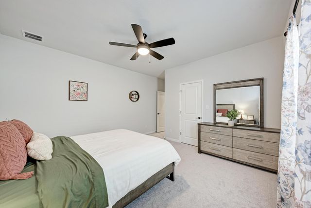 210 Mangold DR, Hutto, TX 78634