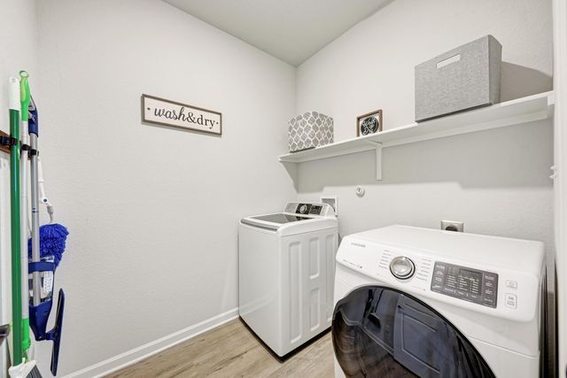 210 Mangold DR, Hutto, TX 78634