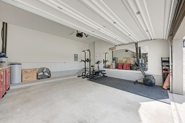 210 Mangold DR, Hutto, TX 78634