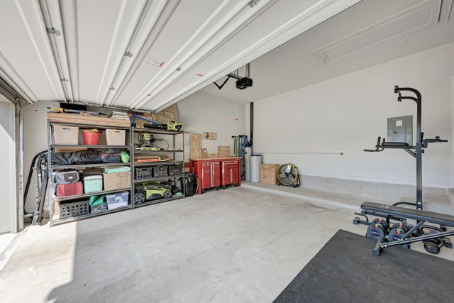 210 Mangold DR, Hutto, TX 78634