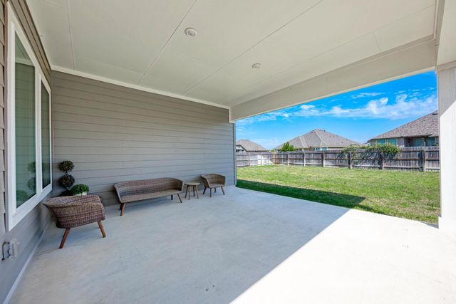 210 Mangold DR, Hutto, TX 78634