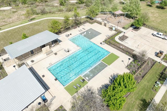 210 Mangold DR, Hutto, TX 78634