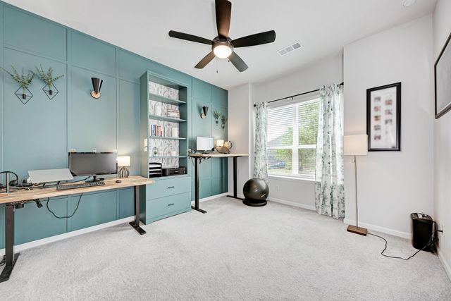 210 Mangold DR, Hutto, TX 78634