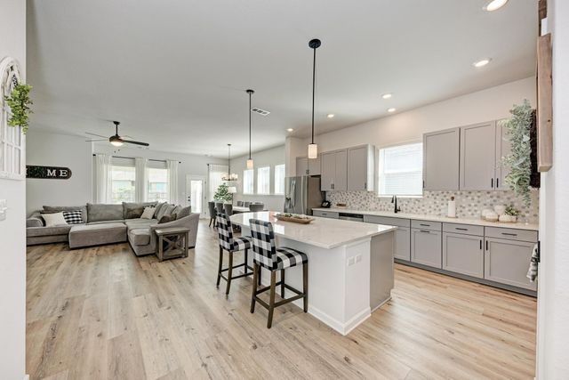 210 Mangold DR, Hutto, TX 78634