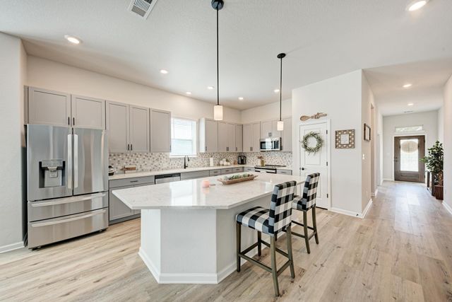 210 Mangold DR, Hutto, TX 78634