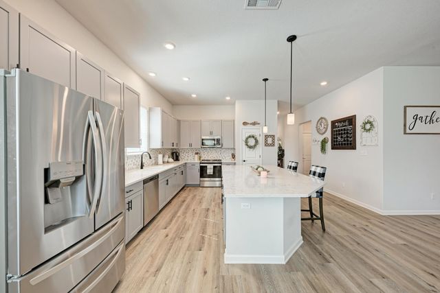 210 Mangold DR, Hutto, TX 78634