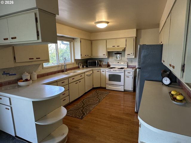 20431 Sw EDY Rd, Sherwood, OR 97140