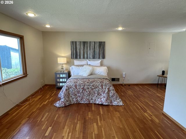 20431 Sw EDY Rd, Sherwood, OR 97140