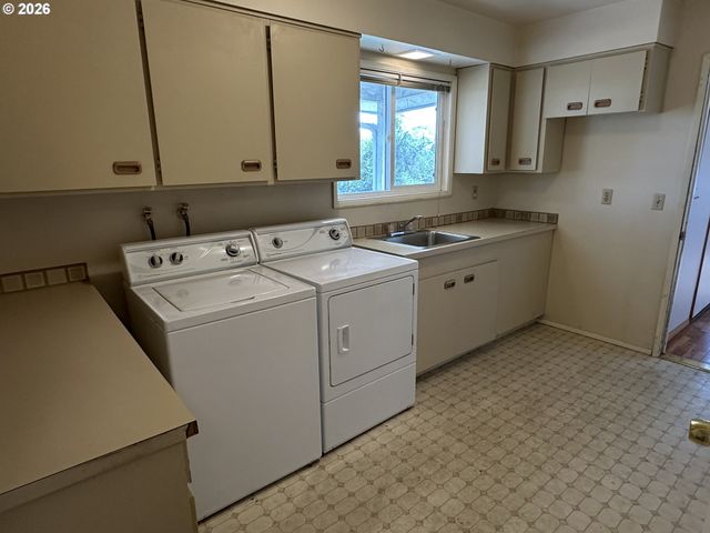 20431 Sw EDY Rd, Sherwood, OR 97140