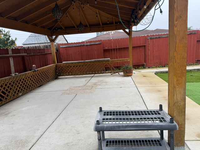 881 Douglas St, West Sacramento, CA 95605