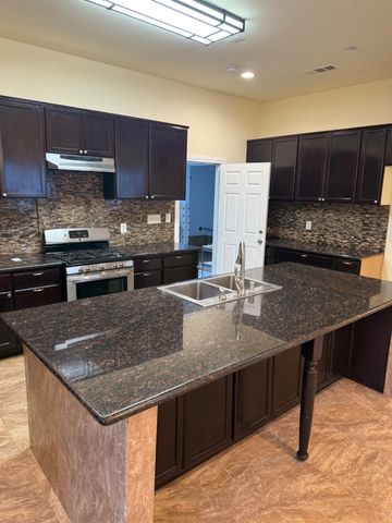 881 Douglas St, West Sacramento, CA 95605