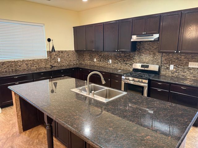 881 Douglas St, West Sacramento, CA 95605