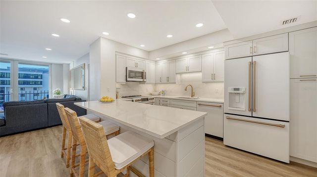 1212 BENJAMIN FRANKLIN DRIVE 604, Sarasota, FL 34236