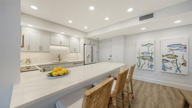 1212 BENJAMIN FRANKLIN DRIVE 604, Sarasota, FL 34236