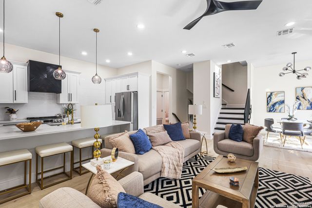 1021 S Hackberry St Unit 201, San Antonio, TX 78210