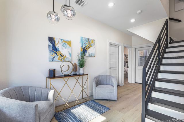 1021 S Hackberry St Unit 201, San Antonio, TX 78210