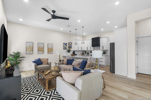 1021 S Hackberry St Unit 201, San Antonio, TX 78210