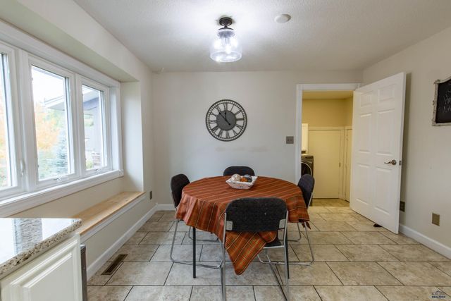 3909 RIDGEMOOR DR, Rapid City, SD 57702