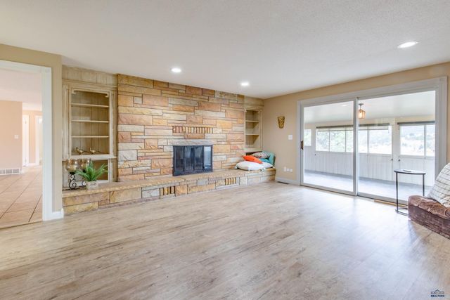 3909 RIDGEMOOR DR, Rapid City, SD 57702