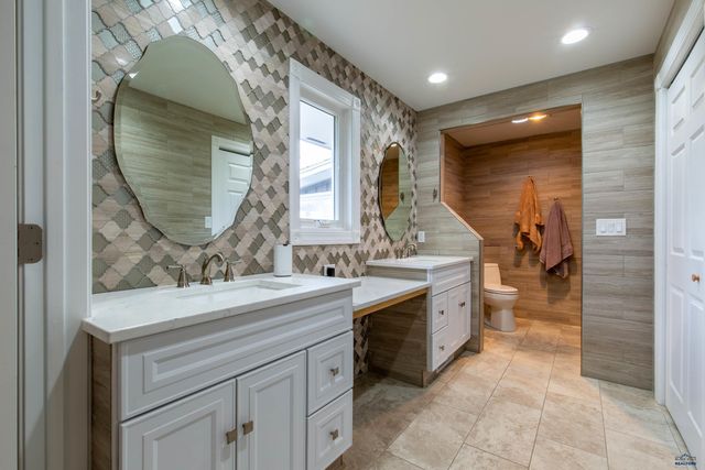 3909 RIDGEMOOR DR, Rapid City, SD 57702